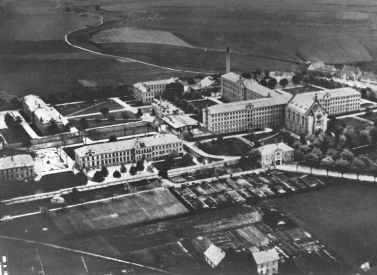 Auf einer Luftaufnahme ist das DDR-Gefängnis Bautzen I, im Volksmund "Gelbes Elend" genannt zu sehen – 1950 probten Häftlinge hier den Aufstand