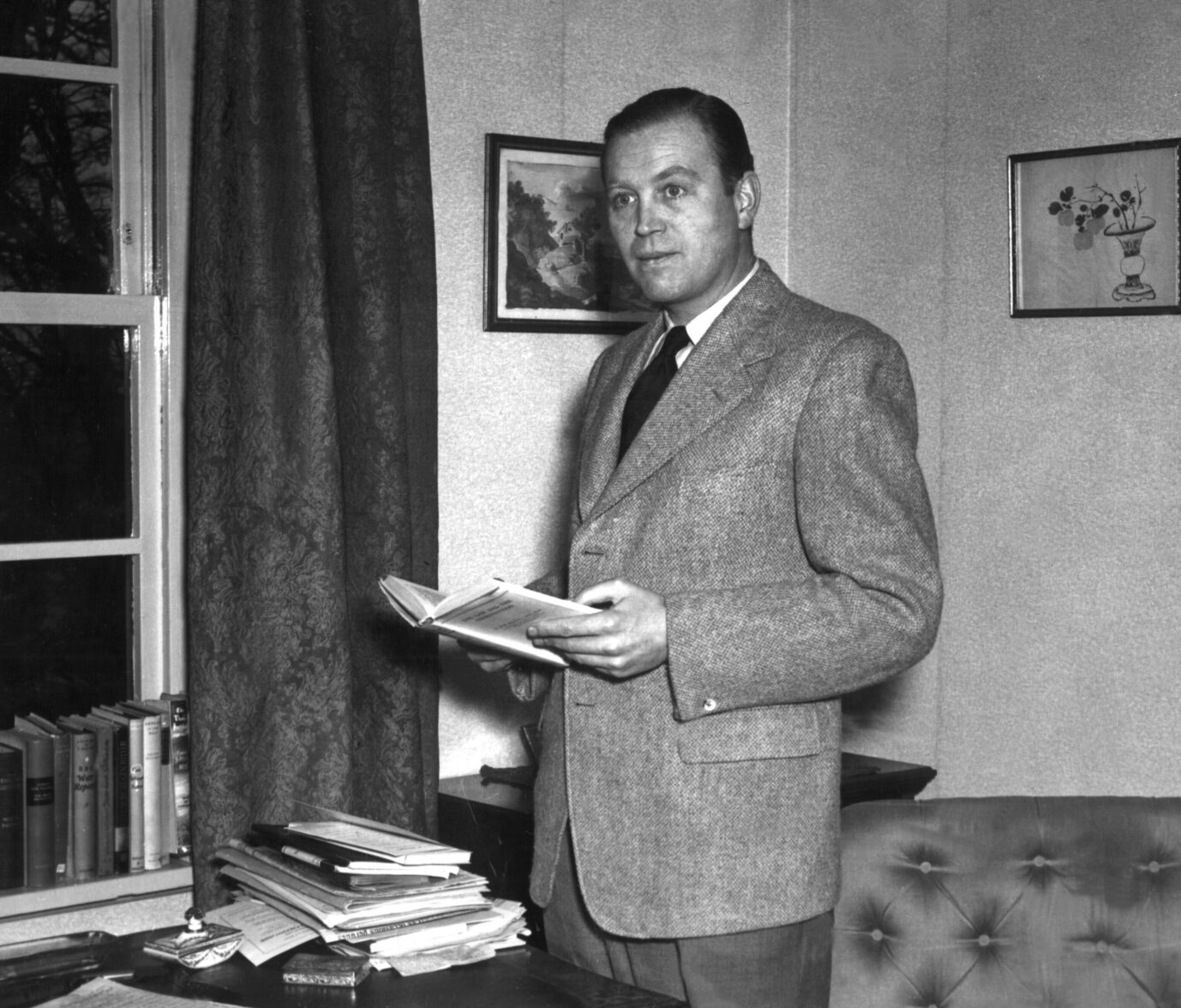 Otto John, von 1950-54 Präsident des Bundesamts für Verfassungsschutz (undatierte Aufnahme). Unter ungeklärten Umständen gelangte John im Juli 1954 - angeblich als politischer Flüchtling - in die DDR. Er selbst erklärte nach seiner ebenso überraschenden Rückkehr in die Bundesrepublik im Dezember 1955, Opfer einer Entführung gewesen zu sein. Dennoch wurde John 1956 wegen Landesverrats zu vier Jahren Zuchthaus verurteilt. Bis zu seinem Tod am 26. März 1997 bemühte er sich vergeblich um eine vollständige Rehabilitierung.