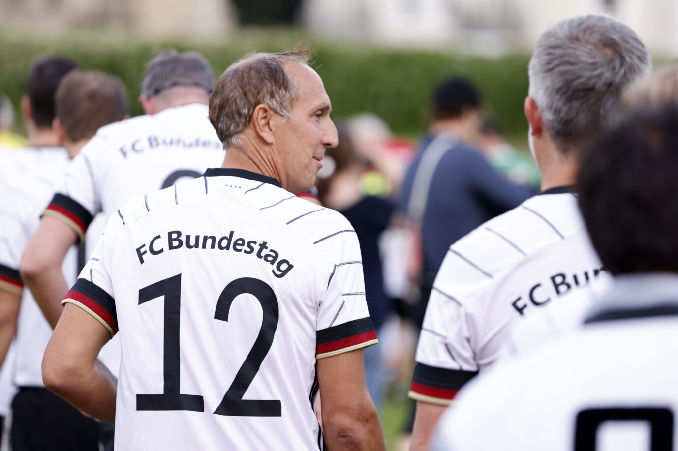 Spieler des FC Bundestag (2022): 1:0 für die AfD. Foto: picture alliance / Geisler-Fotopress | Sebastian Gabsch/Geisler-Fotopre