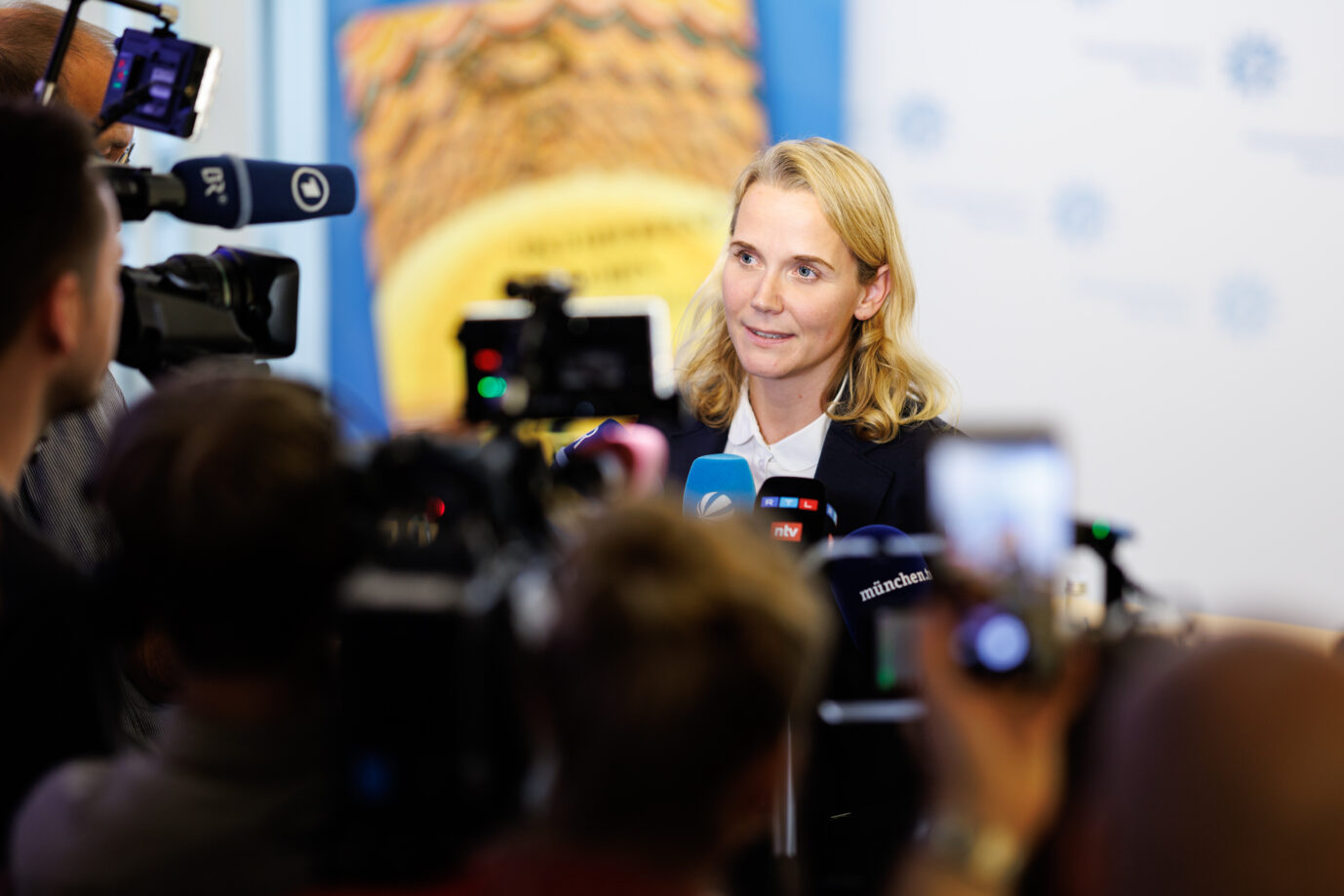 Das Foto zeigt Hanna Sammüller-Gradl, Leiterin des Kreisverwaltungsreferats von München, das auch für Ausländerangelegenheiten zuständig ist.