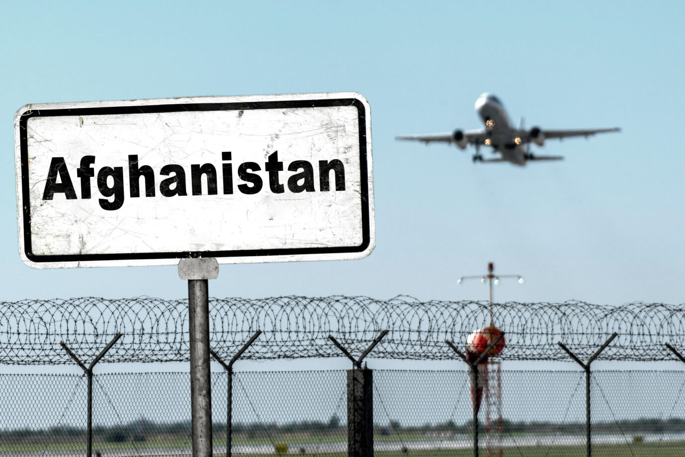 Fast 3.000 Afghanen werden noch mindestens eingeflogen - diese hätten bereits ein Zusage, könnten im Zweifel die Bundesrepublik sogar klagen. Foto: picture alliance / CHROMORANGE | Michael Bihlmayer