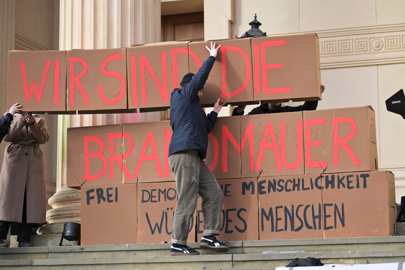 Ein Protest für den Beibehalt der Brandmauer zur AfD in Potsdam: Auch die Autoren der Studie warnen vor der „Normalisierung und Legitimierung der radikalen Kräfte“. (Themenbild)