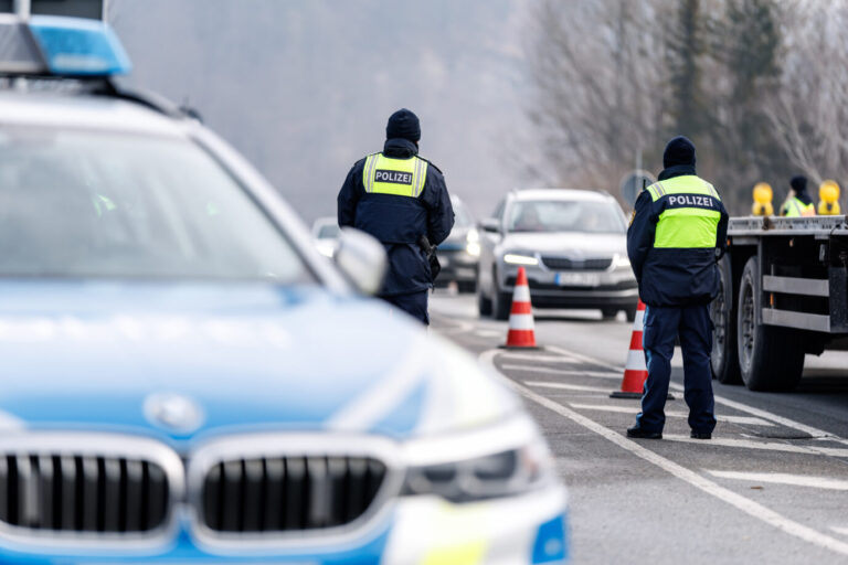 Grenzkontrolle in Bayern: Deutschland ist das Hauptzielland von Migranten, die Asylanträge stellen