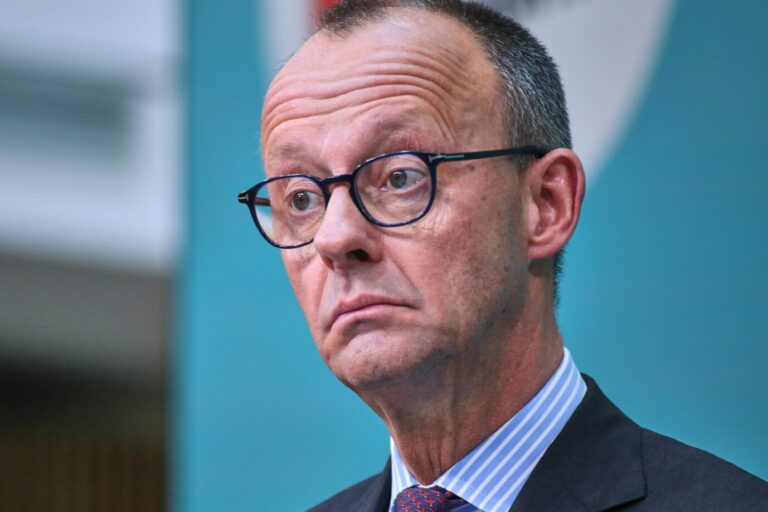 Das Foto zeigt CDU-Chef Friedrich Merz, der sich offen für neue Schulden zeigt.