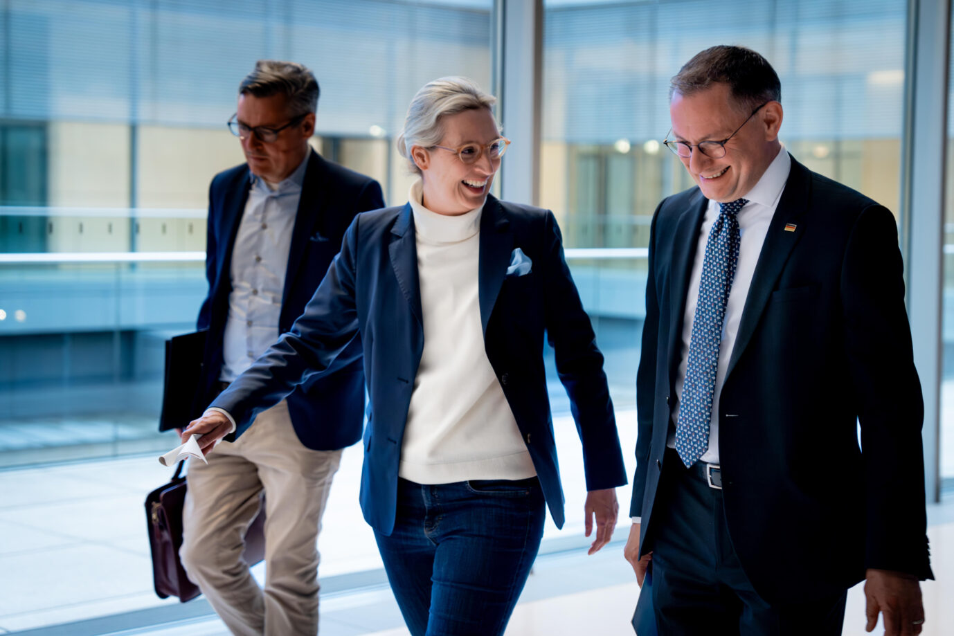 Die beiden AfD-Bundessprecher Alice Weidel und Tino Chrupalla haben Grund zur Freude: Ihre Partei klettert die Umfragen herauf. Foto: picture alliance / Flashpic | Jens Krick