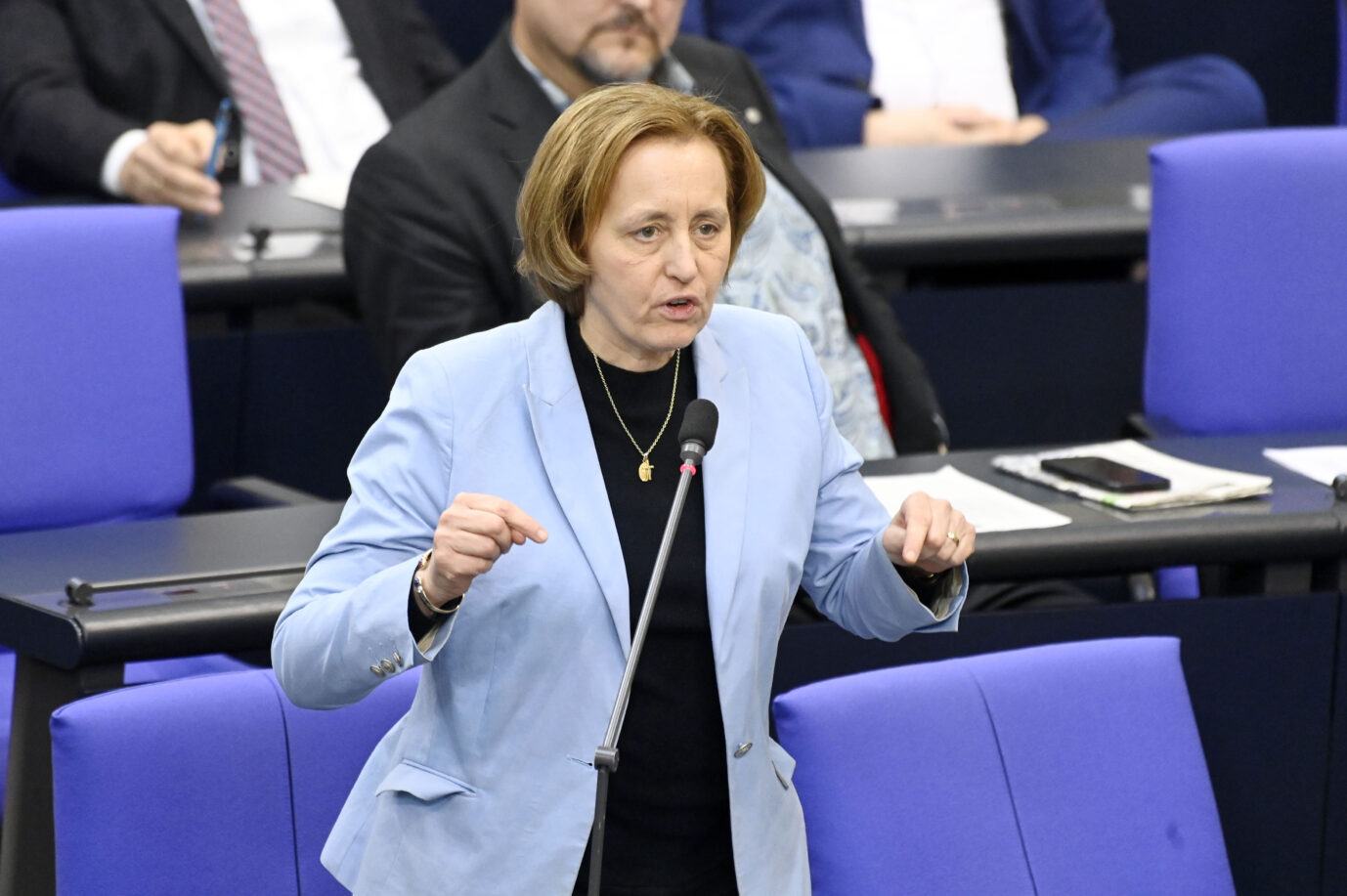 Fällt besonders oft auf: Beatrix von Storch (AfD) in der 214. Sitzung des Deutschen Bundestages zur Änderung des Grundgesetzes im Reichstagsgebäude. FOTO: picture alliance / Geisler-Fotopress | Frederic Kern/Geisler-Fotopress