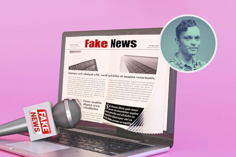 Das Bild zeigt einen Laptop und ein Mikrofon mit der Aufschrift „Fake News“. In Deutschland kommt es öfters zu solchen Vorfällen.