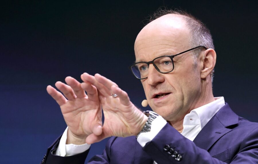 Mercedes. Spricht von einem gemischten Start ins neue Geschäftsjahr: VW-Finanzchef Arno Antlitz. Foto: IMAGO / Jens Schicke