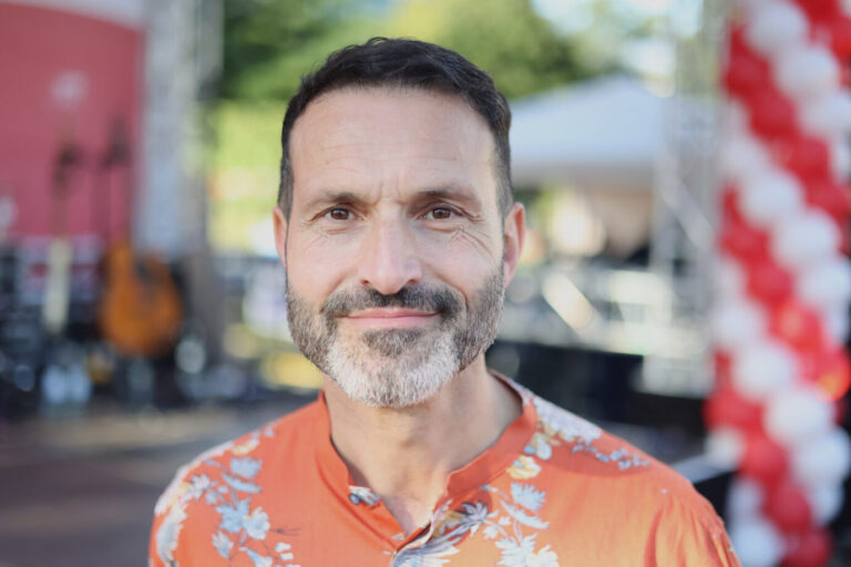 Sieht auch Zeigen Jehovas als Gefahr für Homosexuelle: Berlins Queer-Beauftragter Alfonso Partisano. Foto: picture alliance / Jörg Carstensen | Joerg Carstensen
