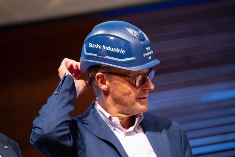 Die Europäische Union bringt eines der zentralen wirtschaftspolitischen Versprechen von Kanzler Friedrich Merz (CDU) ins Wanken. Foto: picture alliance/dpa | Jacob Schröter