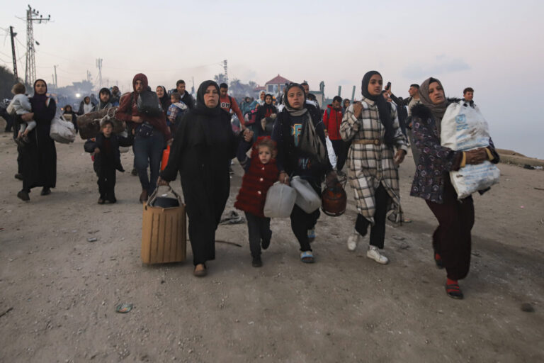 Palästinenser im Gazastreifen im Januar. Jetzt fliegt die Bundesregierung einige von ihnen nach Deutschland.