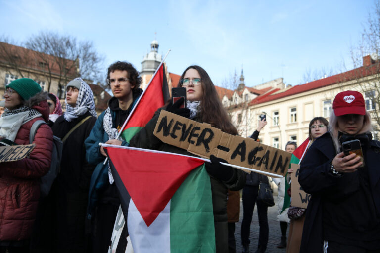 Das Foto illustriert den Artikel zum „Historikerstreit 2.0“