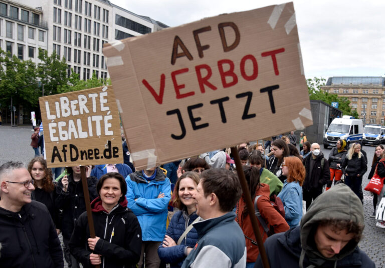 In Frankfurt protestierten bereits an diesem Sonntag Linke für das AfD-Verbot. Foto: Bernd Kammerer