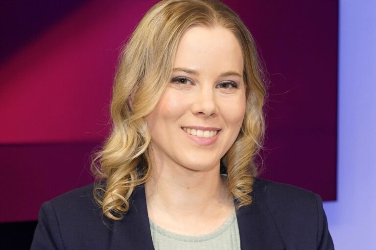 ARD-Moderatorin Julia Ruhs hat wegen ihrer Sendung „Klar“ mit Mobbing in der ARD zu kämpfen.