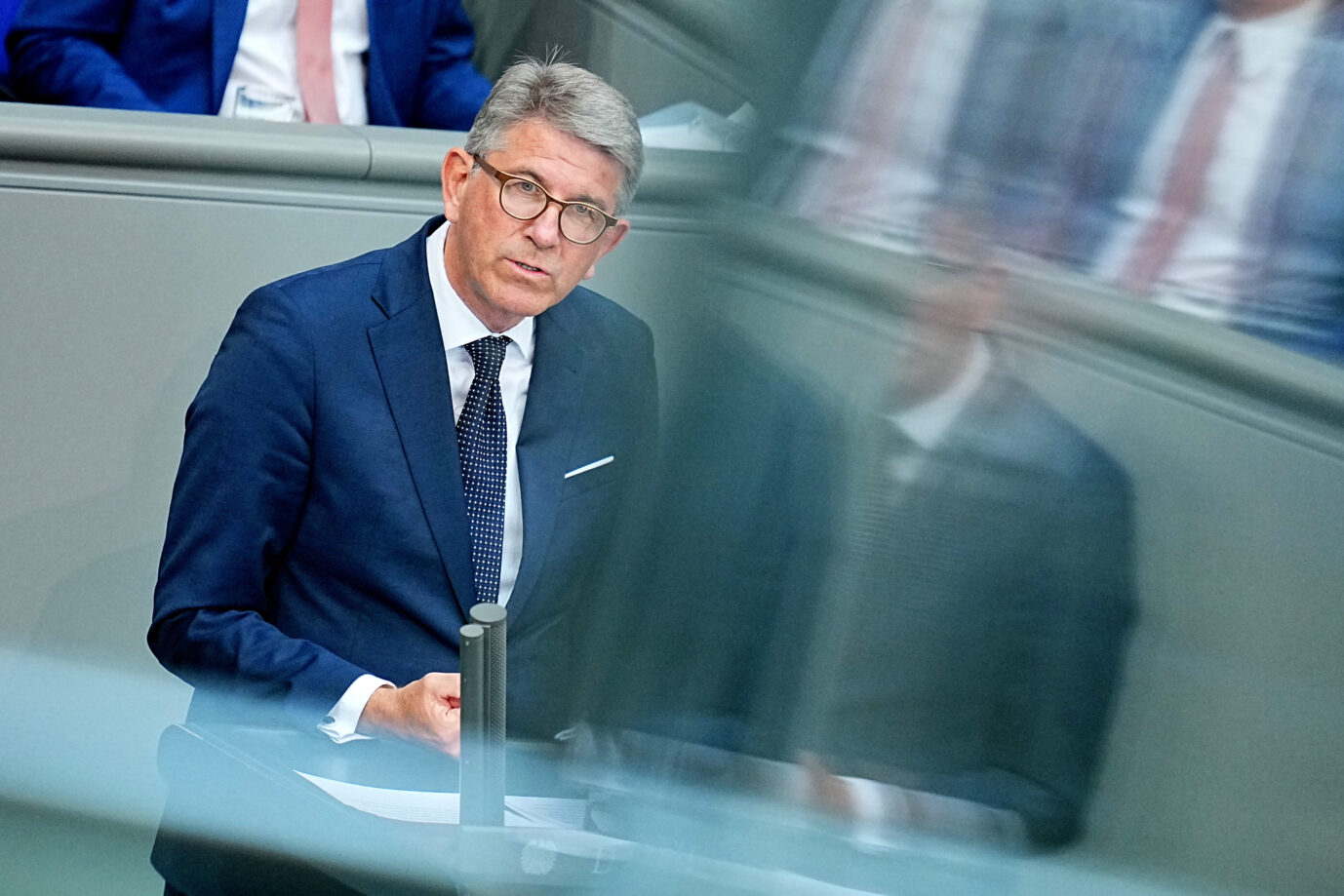 Staatsminister Wolfram Weimer grenzt sich am Mittwoch im Bundestag deutlich von der AfD ab.
