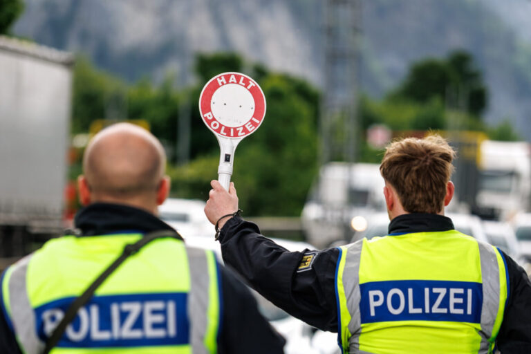 Das Foto soll die intensivierten Grenzkontrollen symbolisieren, die auch an der Grenze zwischen Deutschland und der Schweiz stattfinden.