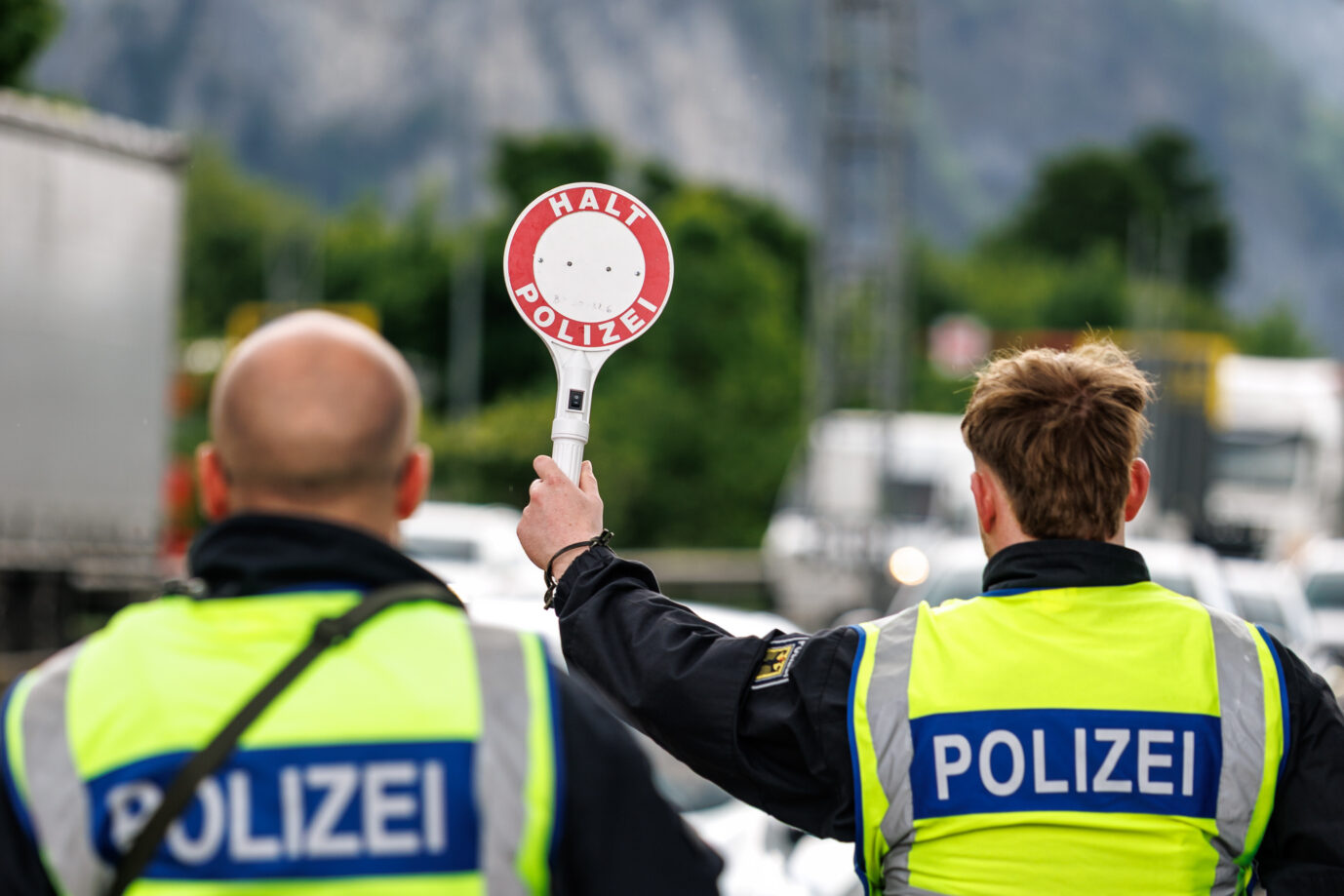 Das Foto soll die intensivierten Grenzkontrollen symbolisieren, die auch an der Grenze zwischen Deutschland und der Schweiz stattfinden.
