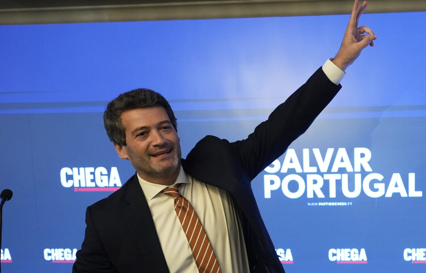 Wahlen in Polen, Rumänien und Portugal: Der Chef der portugiesischen Rechtspartei Chega, Andre Ventura, feiert das Rekordergebnis.