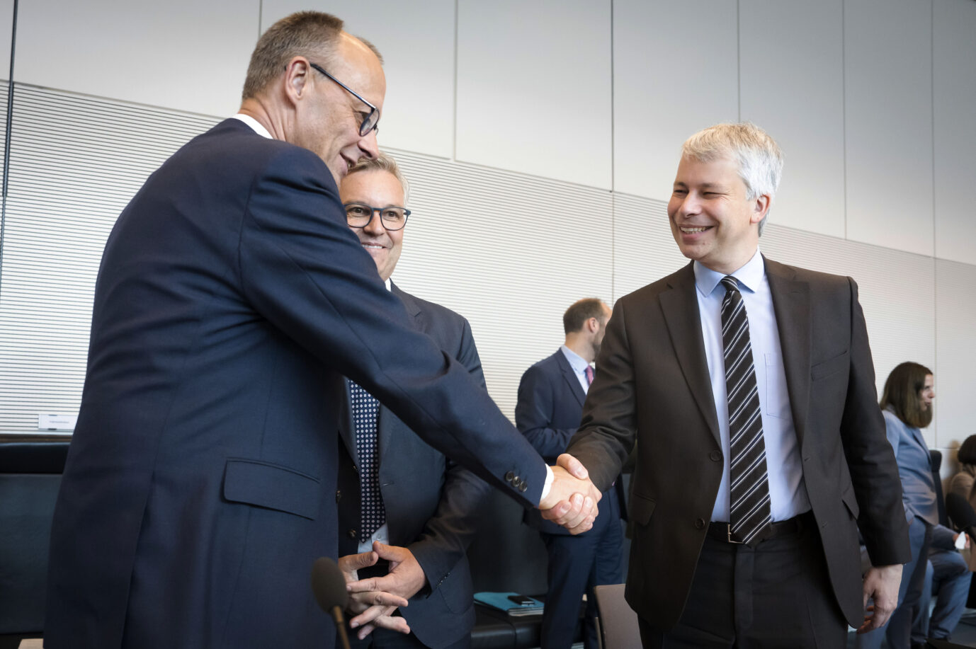 Friedrich Merz und Steffen Bilger beim Pressestatement zur Fraktionssitzung der Unions-Bundestagsfraktion im Reichstagsgebäude. Berlin, 20.05.2025. Auch keine Stellvertreter-Posten für AfD.