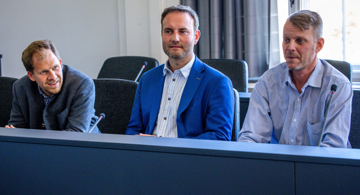 Der Linken-Politiker Dirk Bruhn hatte die AfD-Politiker Enrico Schult und Thore Stein als "Arschlöcher" bezeichnet. Nun hat ein Gericht entschieden, daß Bruhn keine Unterlassungserklärung unterzeichnen muß.