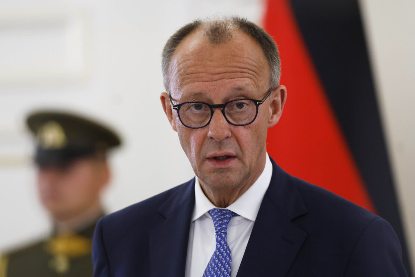Für die deutschen Waffen an die Ukraine gibt es ab sofort keine Reichweitenbeschränkung mehr. Das verkündete Bundeskanzler Friedrich Merz am Montag.