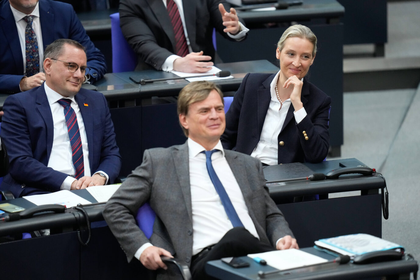 In einem über 1.000 Seiten langen Gutachten führt der Verfassungsschutz zahlreiche vermeintliche Belege dafür an, daß die AfD rechtsextrem ist. Die Junge Freiheit faßt die vermeintlichen Belege zusammen.