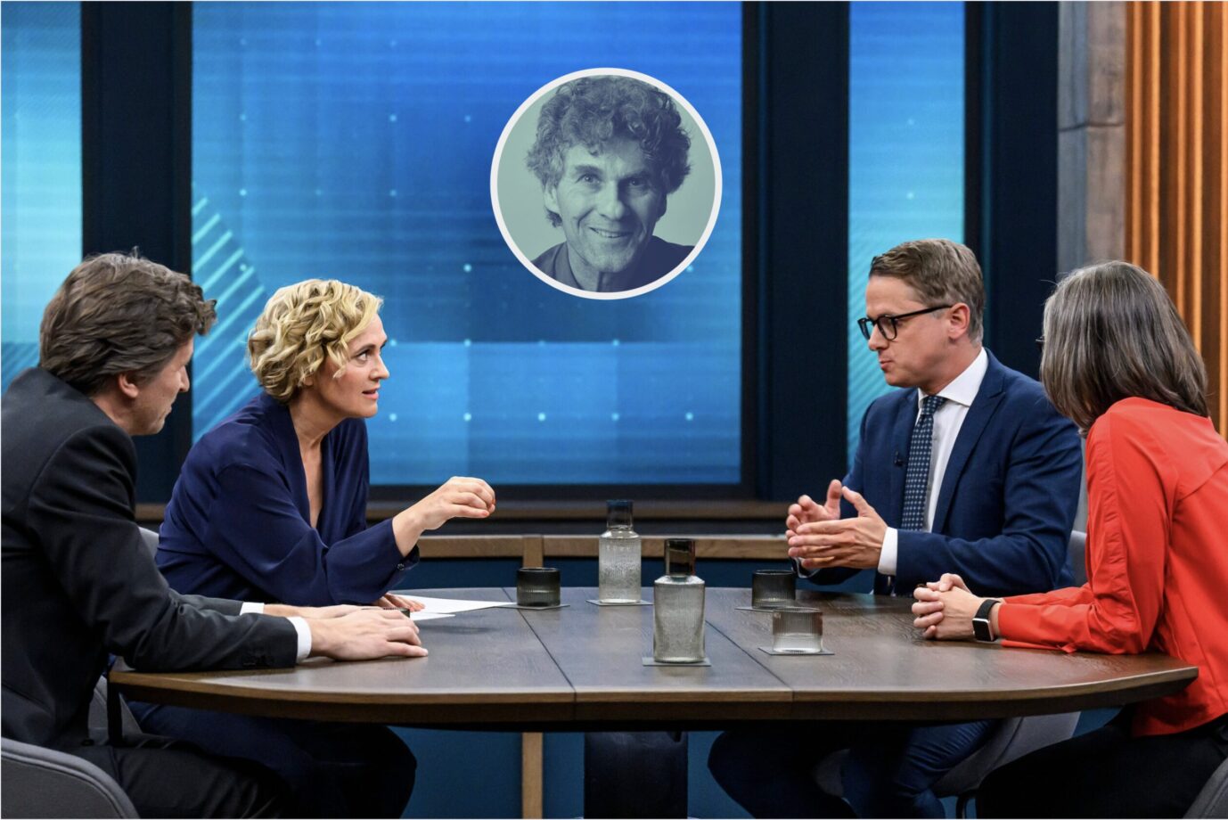 Im Studio der ARD-Sendung "Miosga" sitzen, von links nach rechts: Ökonom Moritz Schularik, Moderatorin Caren Miosga, CDU-Generalsekretär Carsten Linnemann und die Erste Vorsitzende der IG Metall, Christiane Benner