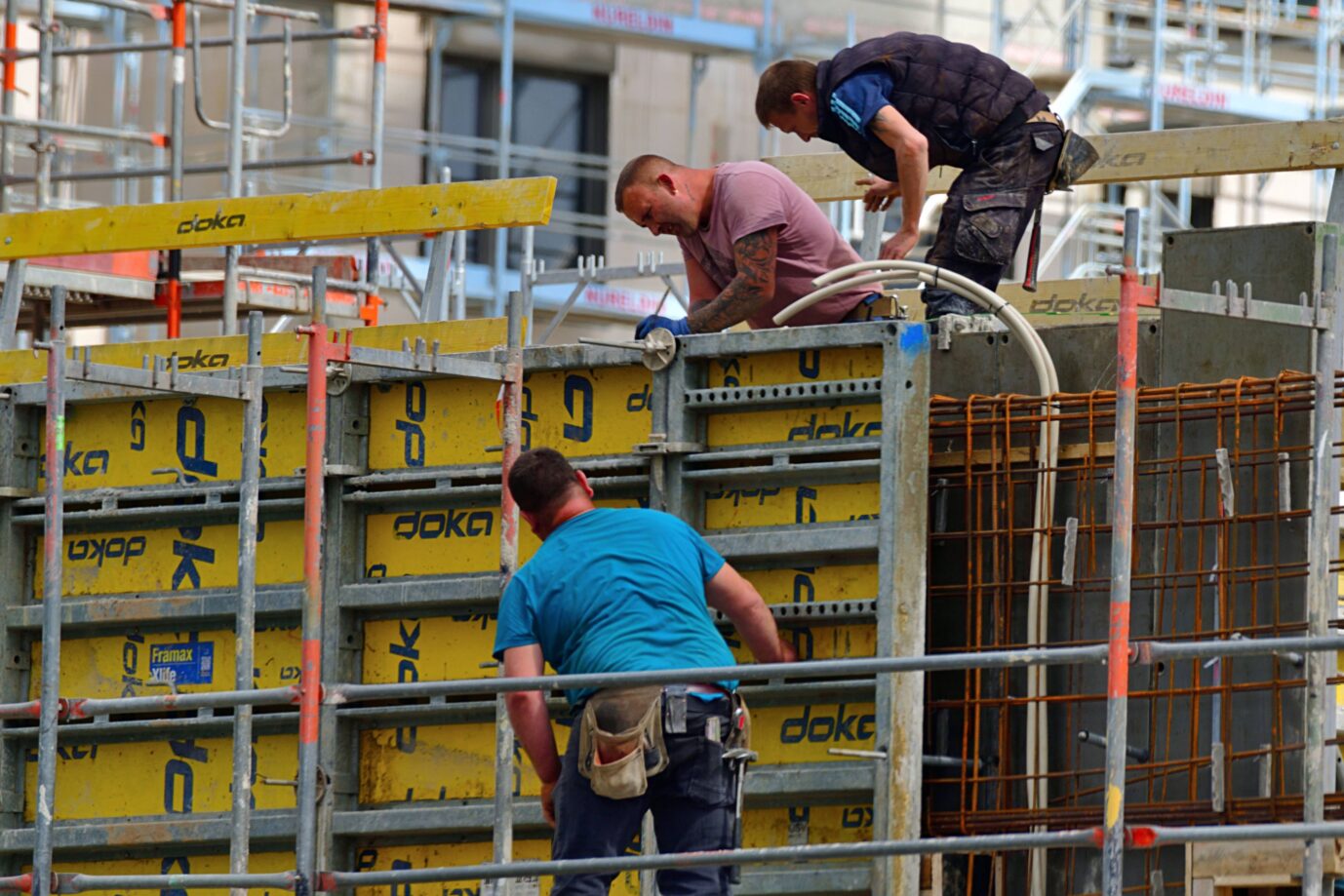 Das Bild zeigt eine Baustelle, symbolisch für den Immobilienmarkt.