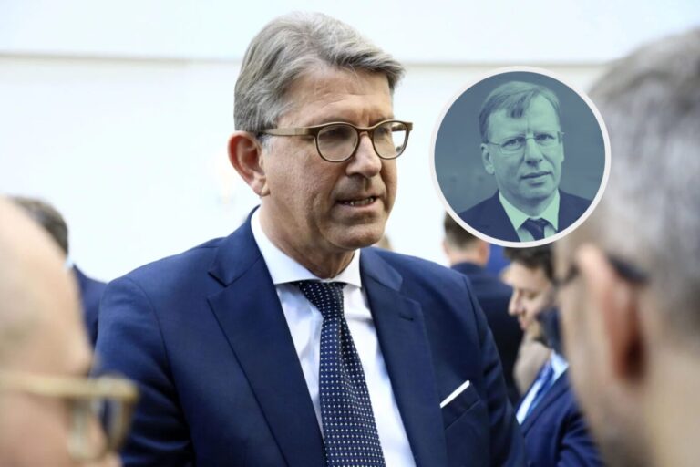 Der neue Kulturstaatsminister Wolfram Weimer schaut bedröppelt zu Boden