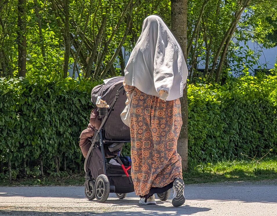 Der Familiennachzug soll stark eingeschränkt werden. Symbolbild: IMAGO / NurPhoto