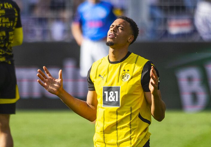 Wird von der ARD für seinen offen zur Schau gestellten christlichen Glauben kritisiert: BVB-Star Felix Nmecha.