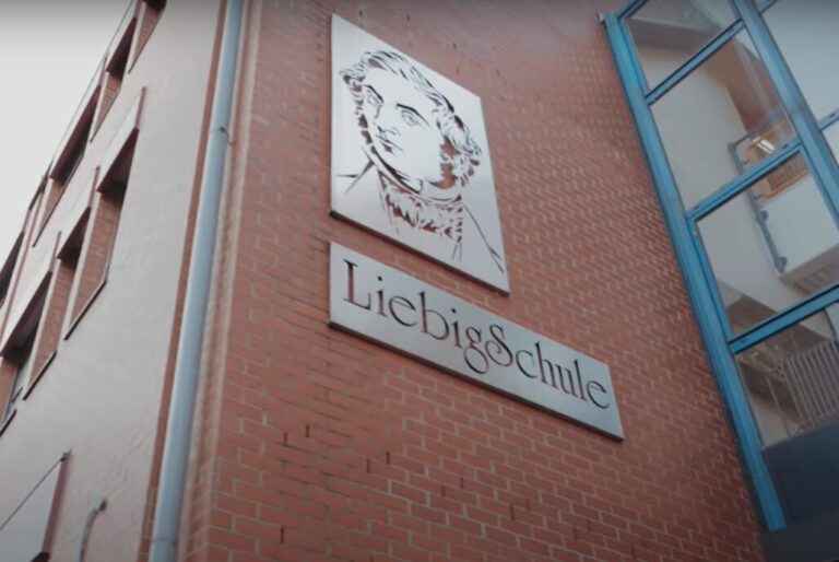 NSDABI: Die Liebigschule in Gießen wird von einem Abiturskandal erschüttert.
