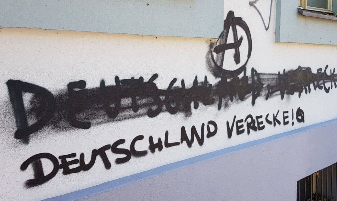 „Deutschland-verrecke“-Graffiti in Berlin-Neukölln: Die Parole ist nicht verboten.