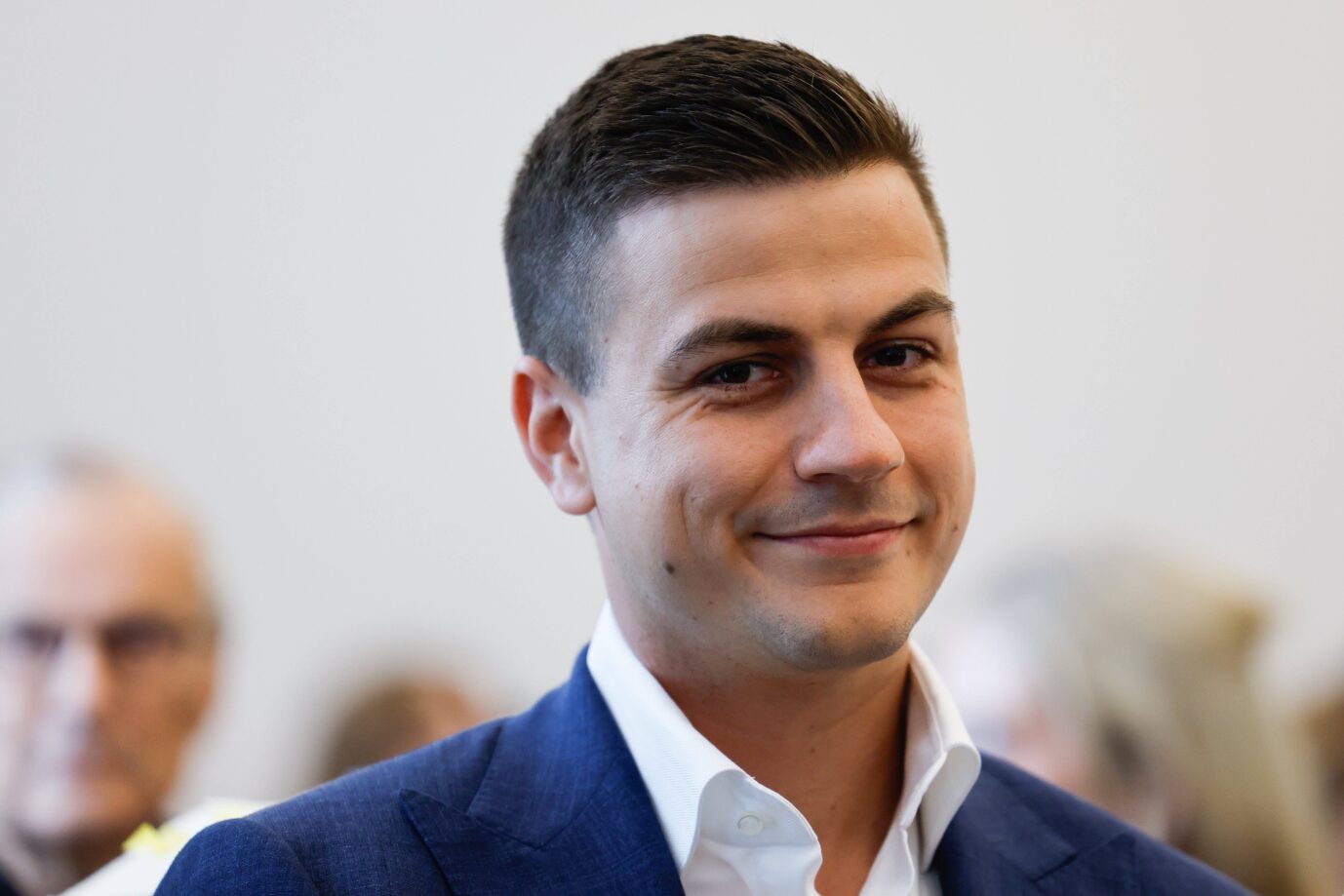 Der belgische Politiker Dries Van Langenhove lächelt. Ihm droht Haft, hohe Geldstrafen und der Entzug seiner bürgerlichen Ehrenrechte.