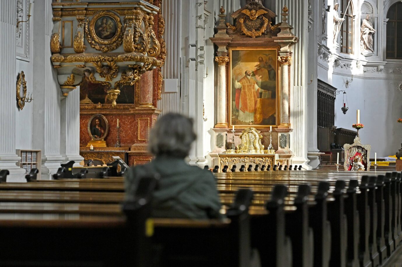 Feiertage. So sehen viele Gotteshäuser auch am Sonntag aus. Immer mehr Deutsche treten aus der Kirche aus. Symbolbild: IMAGO / Sven Simon