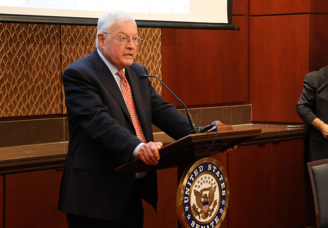 Das Bild zeigt den Ukrainegesandten der US-Regierung, Keith Kellog. Er hat Verständnis für Moskau, aber auch Kritik.