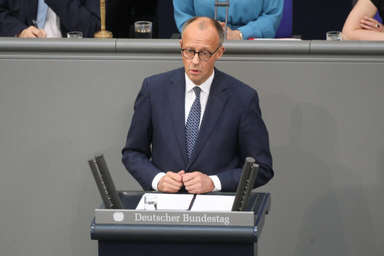 3. Plenarsitzung des Deutschen Bundestages Berlin, 14.5.2025 Bundeskanzler Friedrich Merz bei der 3. Plenarsitzung des Deutschen Bundestages in Berlin Berlin Deutschland *** 3 plenary session of the German Bundestag Berlin, 14 5 2025 Federal Chancellor Friedrich Merz at the 3 plenary session of the German Bundestag in Berlin Berlin Germany Copyright: xMatthiasxGränzdörferx