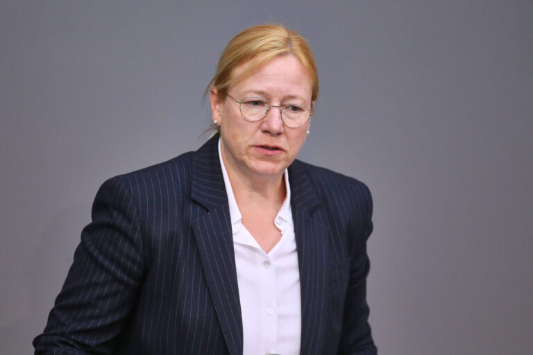Rauch. Will Rauchern das Leben noch schwerer machen: Dagmar Schmidt (SPD). Foto: IMAGO / dts Nachrichtenagentur