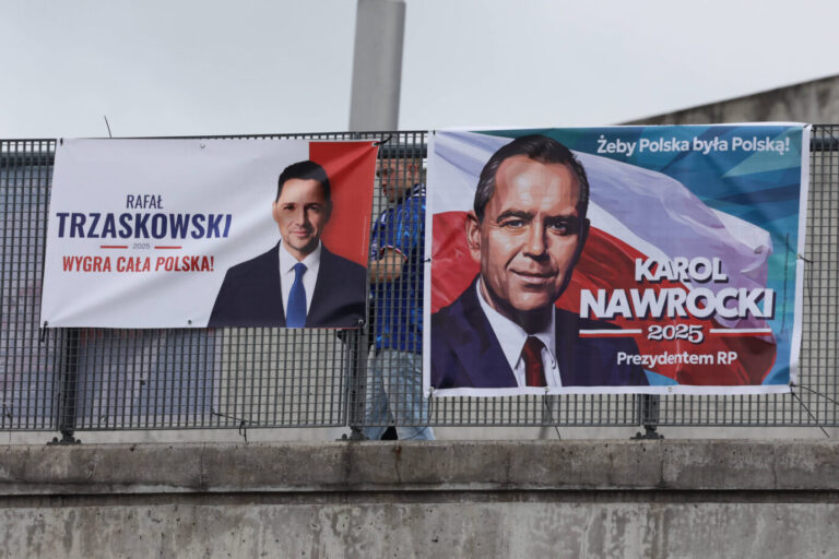 Präsidentschaftswahl-Werbebanner in Polen: Beide Kandidaten leiden unter Affären. (Themenbild)