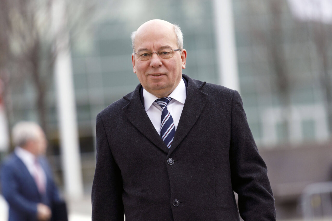 Das Bild zeigt Rainer Wendt. Er spricht sich für mehr polizeiliche Befugnisse bei DNA-Analysen aus.