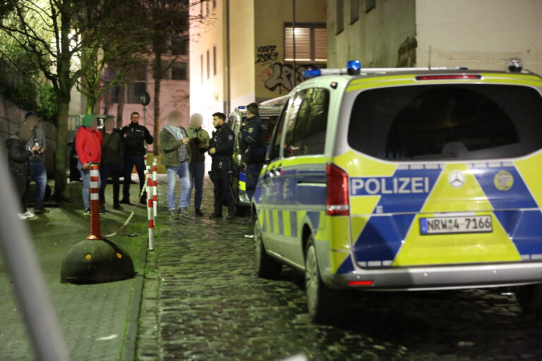 am Tatort in Bielefeld Mitte Mai: Ein Syrer hatte dort mutmaßlich vier Menschen lebensgefährlich verletzt Foto: picture alliance/dpa/Westfalennews | Christian Müller
