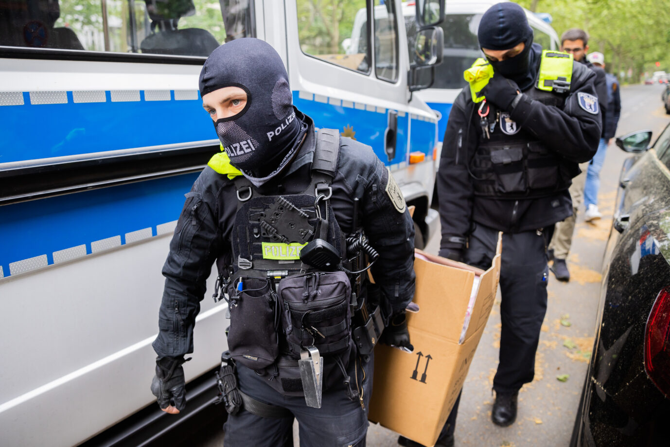 Hausdurchsuchung in Berlin: Die Polizei ruft zur Denunziation auf.