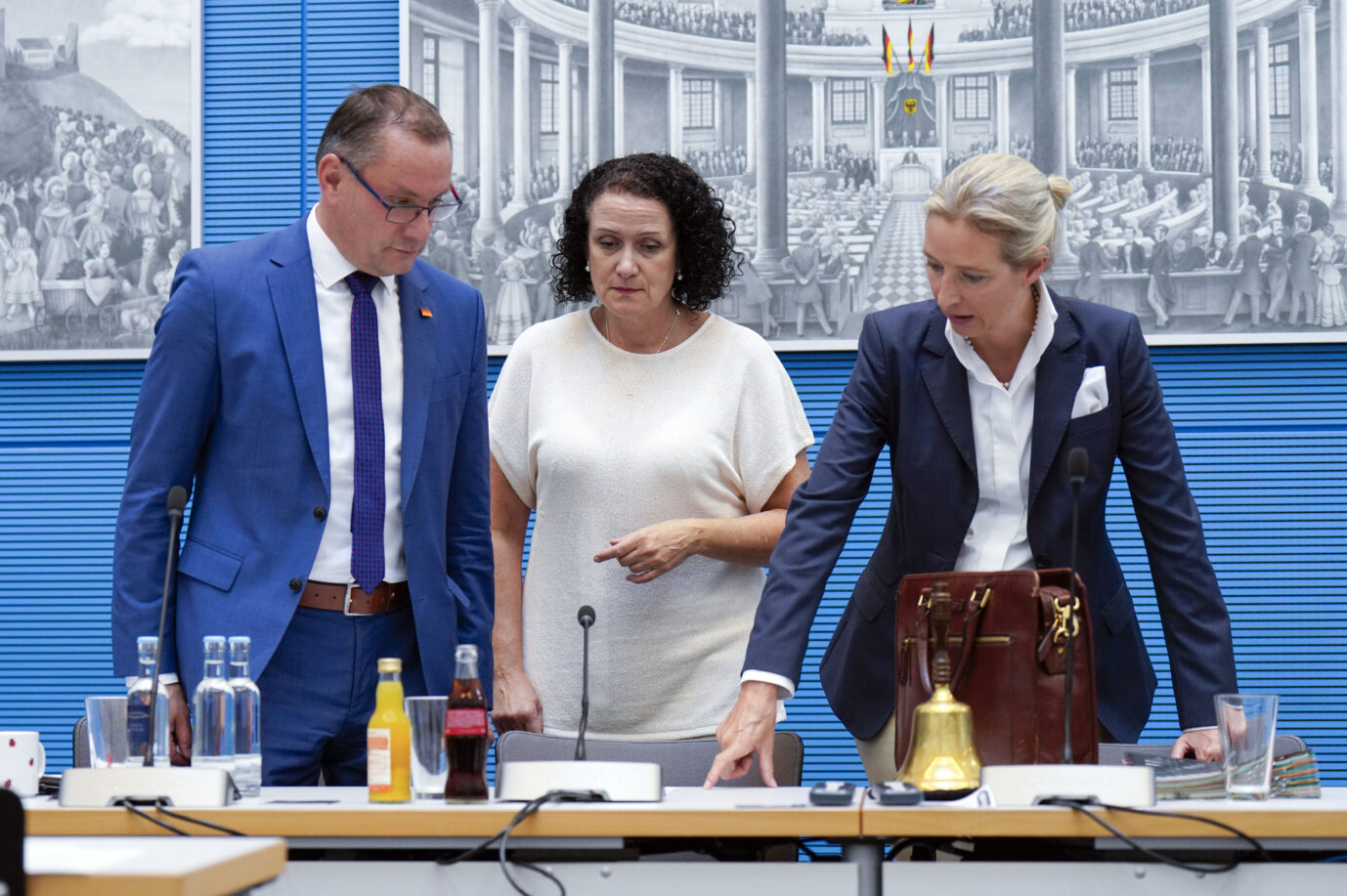 Tino Chrupalla, Nicole Höchst und Alice Weidel bei der Fraktionssitzung der AfD-Bundestagsfraktion im Reichstagsgebäude. Berlin, 26.09.2023. Wasser auf die Mühlen der Gegner.