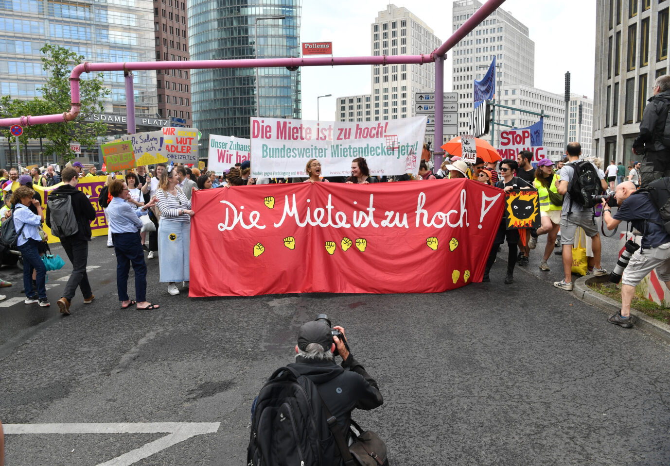 Hohe Mieten und das Bedürfnis nach bezahlbaren Wohnungen treiben Menschen auf die Straße (Archivbild).