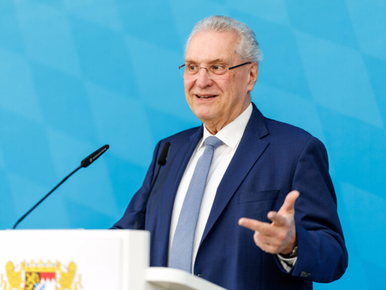Bayerns Innenminister Joachim Herrmann (CSU): Eine Bagatellsteuer wie die auf Verpackungen erfordere einen unverhältnismäßig hohen bürokratischen Aufwand