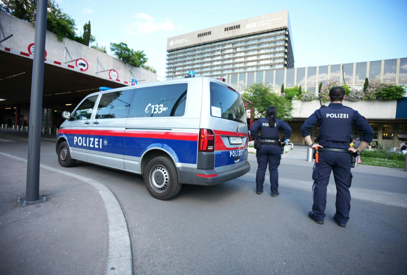 Syrer. In diesem Krankenhaus, dem Wiener AKH, kämpften Ärzte um das Leben der jungen Österreicherin. Foto: picture alliance / GEORG HOCHMUTH / APA /