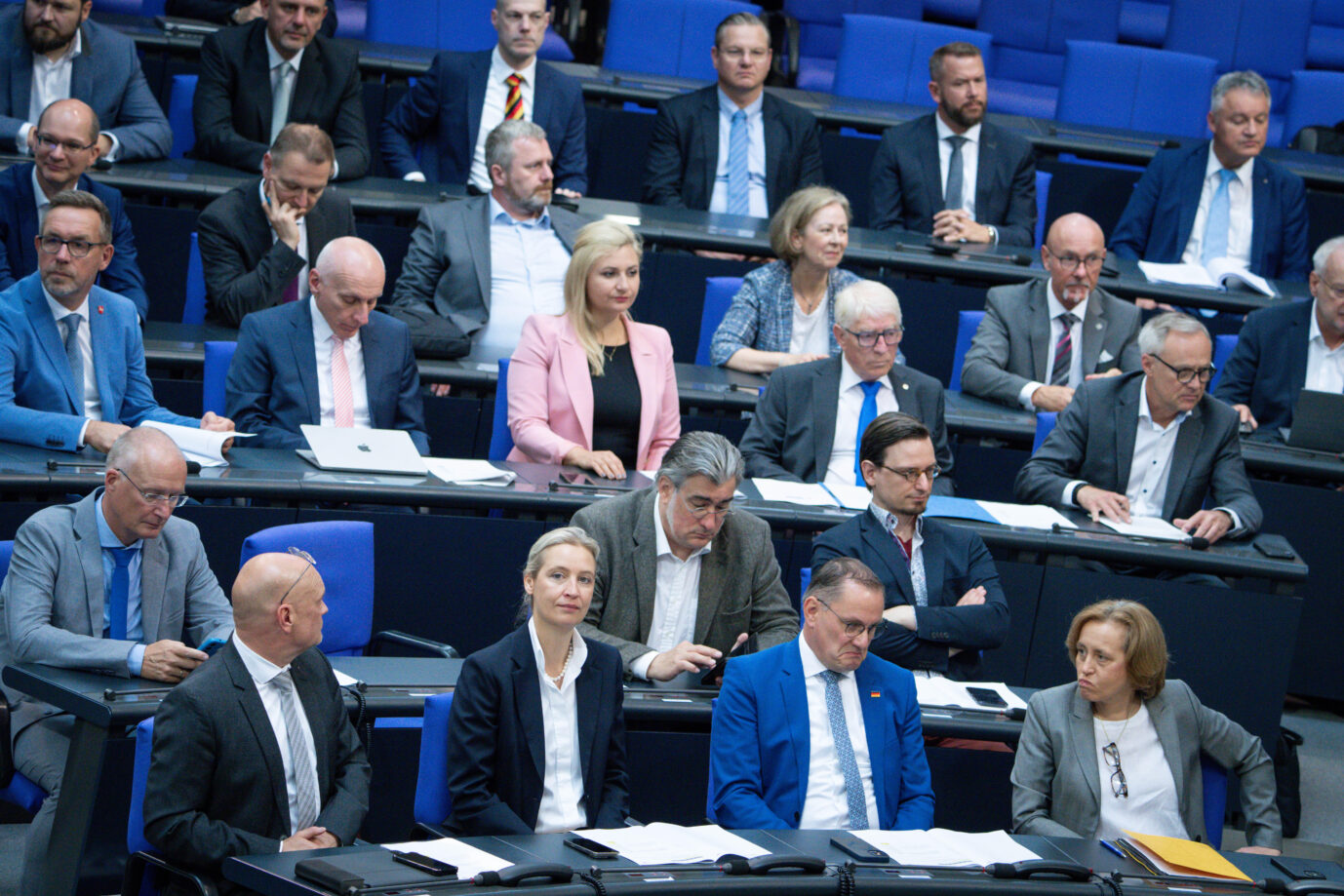 Fraktion der AfD im Plenum bei der 10. Sitzung des Deutschen Bundestag in Berlin, 05.06.2025. Eigener Antrag zu Diäten eingebracht.