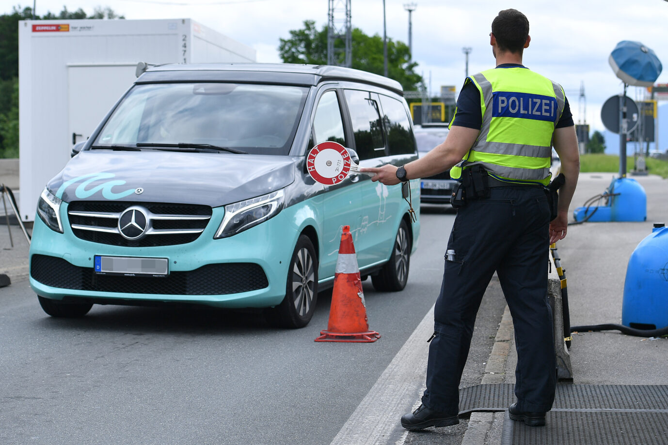 „Pro Asyl“ unterläuft die Grenzkontrollen. Nun steht die NGO unter dem Verdacht der „Einschleusung von Ausländern“.