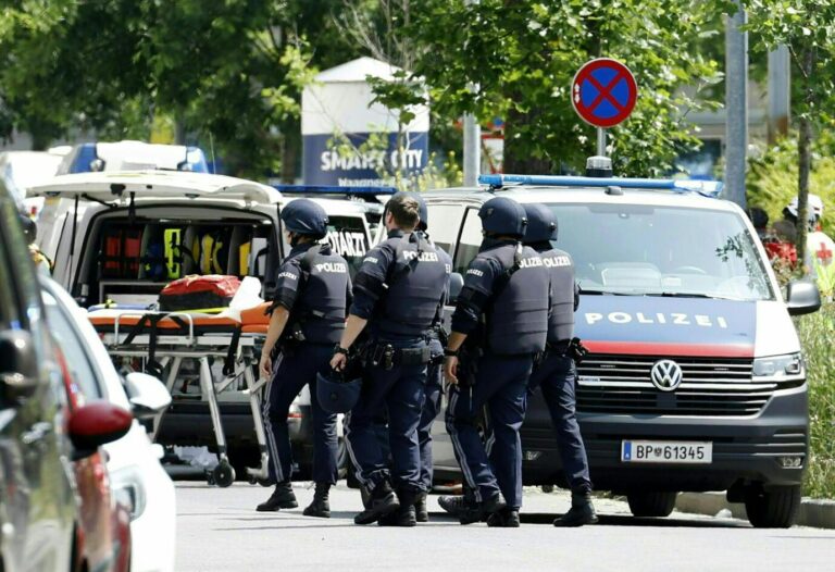 Neben den Toten gibt es auch zweistellige Zahl an Schwerverltezten Schülern. Foto: FOTO: APA/ERWIN SCHERIAU - 20250610_PD3323