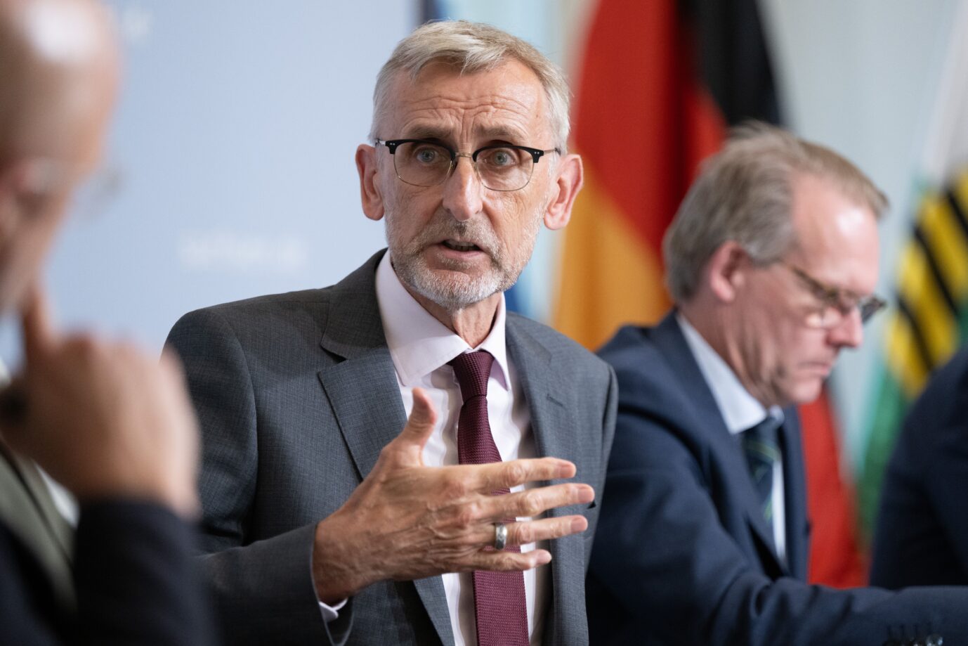 Sachsens Innenminister Armin Schuster (CDU): Sieht im AfD-Verbotsverfahren ein zu hohes Risiko. (Themenbild)